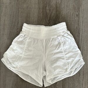 Lululemon Hotty Hot High Rise short 2.5”